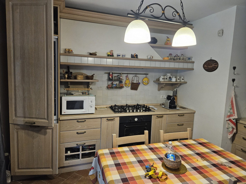 Vilă 5 camere, modernă, Serbănești