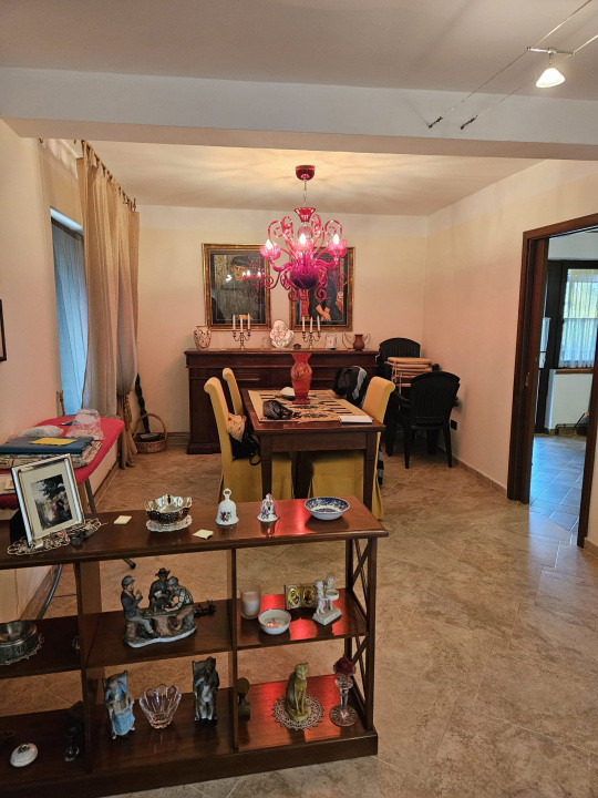 Vilă 5 camere, modernă, Serbănești