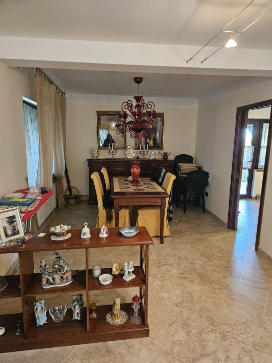 Vilă 5 camere, modernă, Serbănești