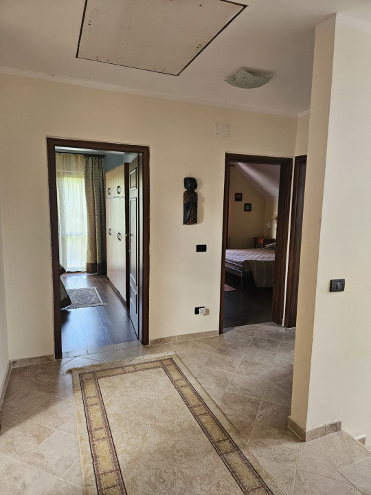 Vilă 5 camere, modernă, Serbănești