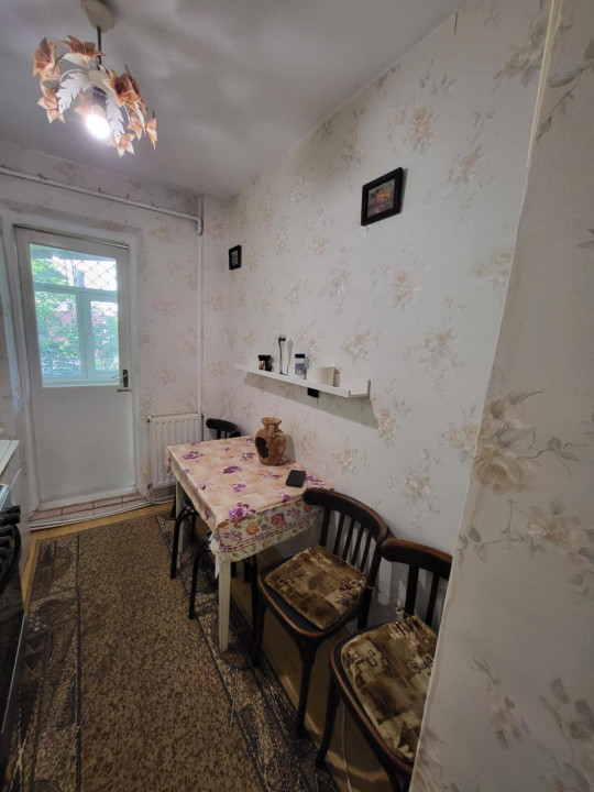 Apartament de inchiriat zona Cora
