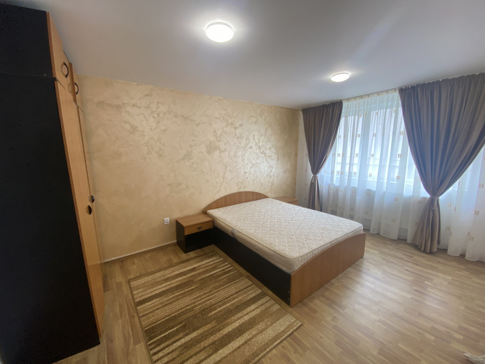 Apartament 2 camere, decomandat, zona Universității 
