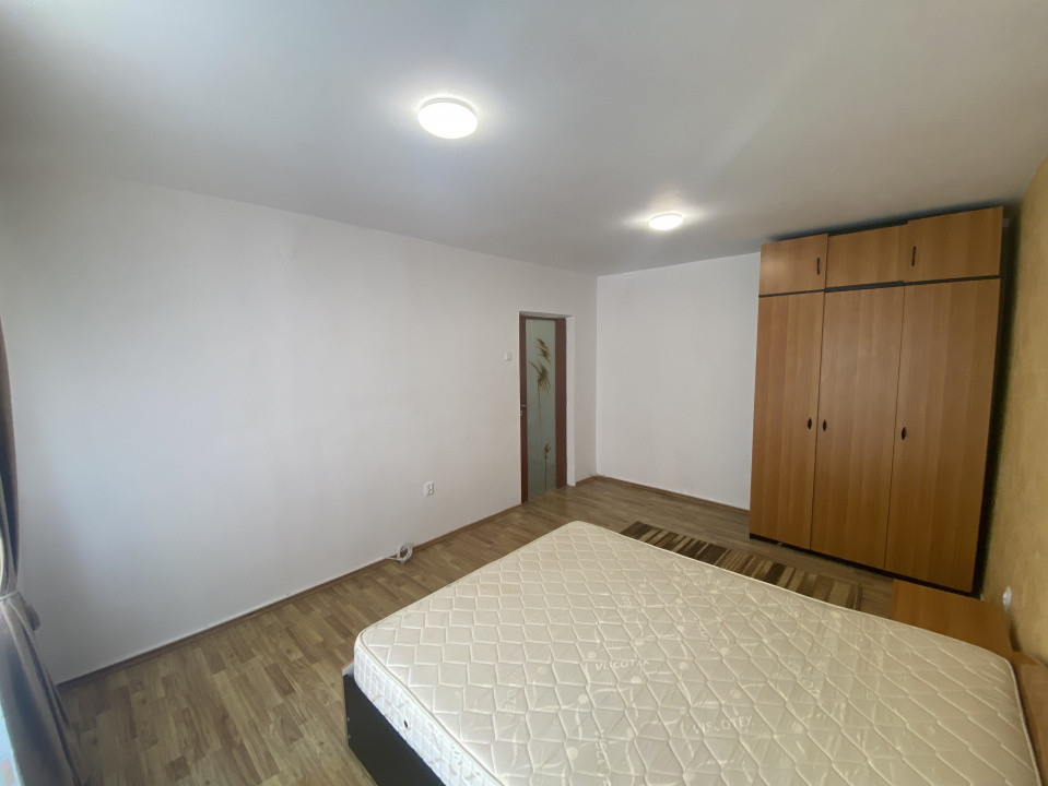 Apartament 2 camere, decomandat, zona Universității 