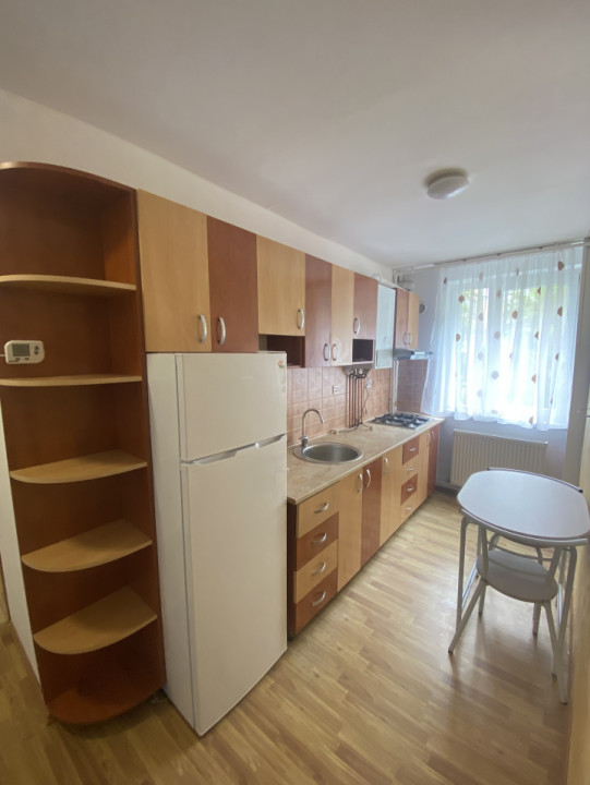 Apartament 2 camere, decomandat, zona Universității 