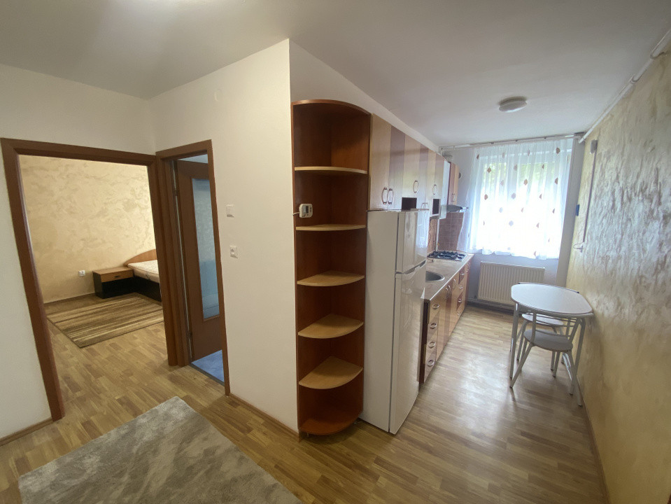 Apartament 2 camere, decomandat, zona Universității 