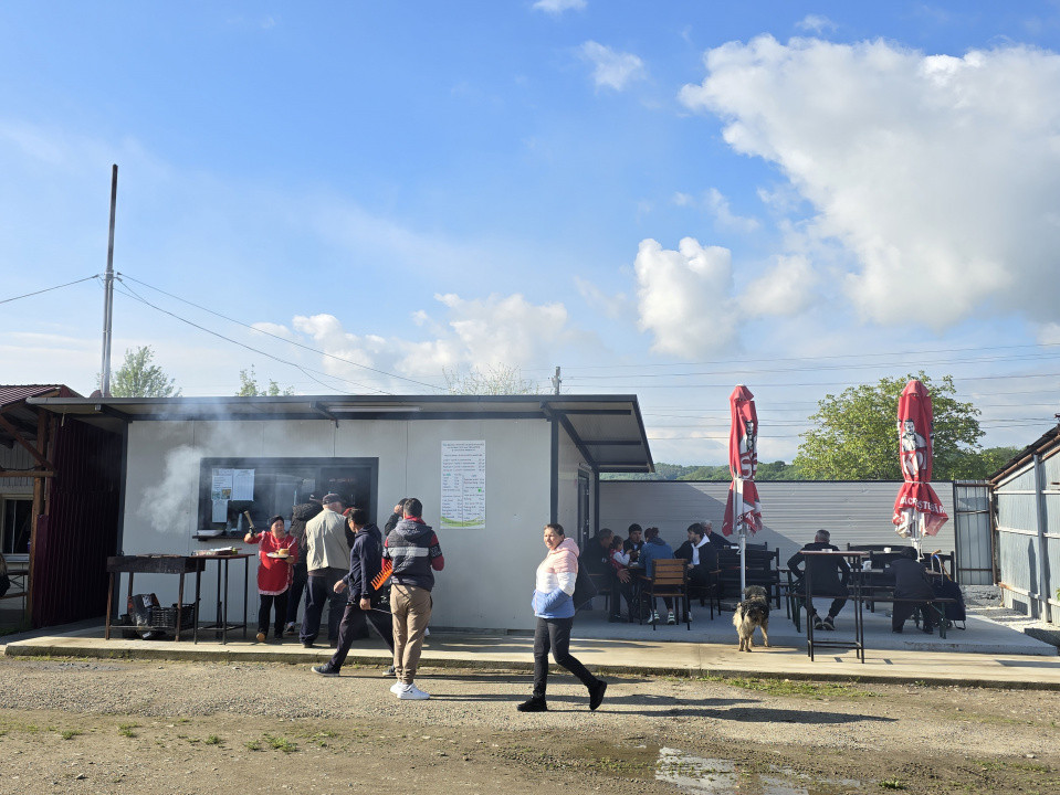 Spatii comerciale + Afacere la Cheie in targurile saptamanale(Tescani,Livezi)
