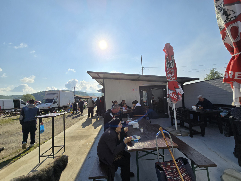 Spatii comerciale + Afacere la Cheie in targurile saptamanale(Tescani,Livezi)