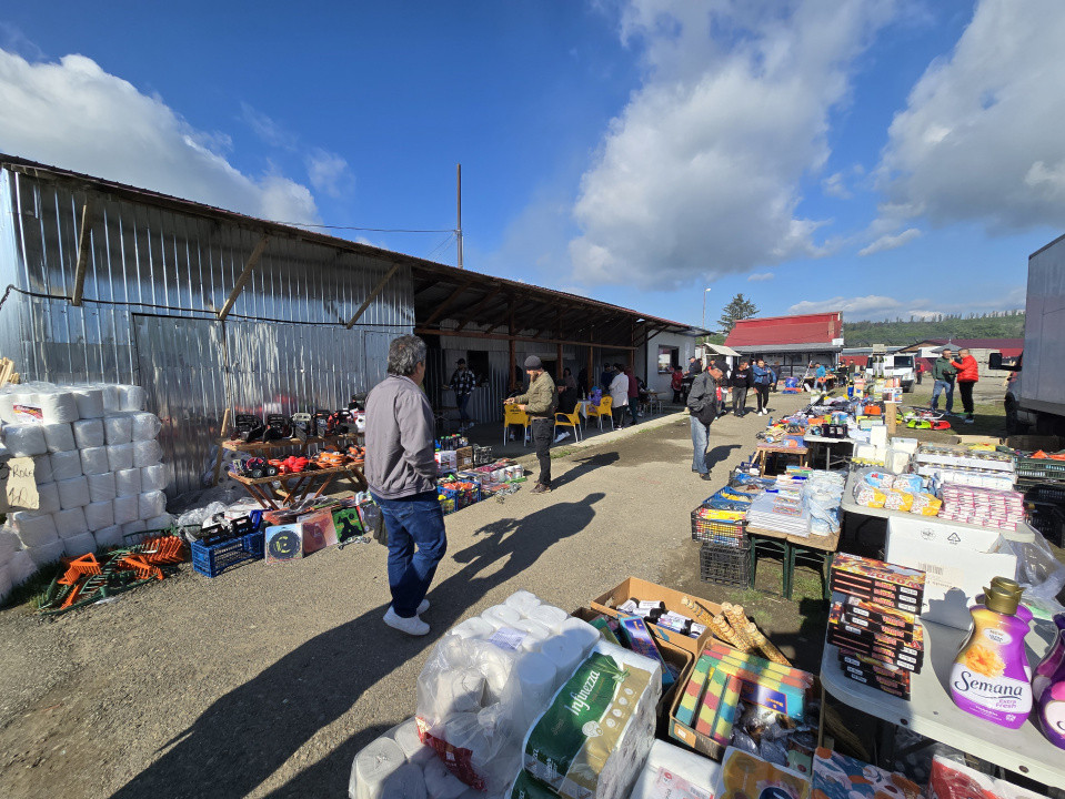 Spatii comerciale + Afacere la Cheie in targurile saptamanale(Tescani,Livezi)