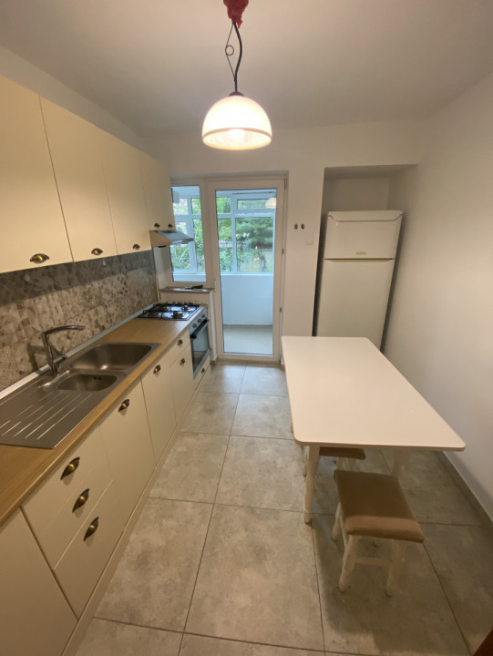 Apartament 3 camere decomandate, central