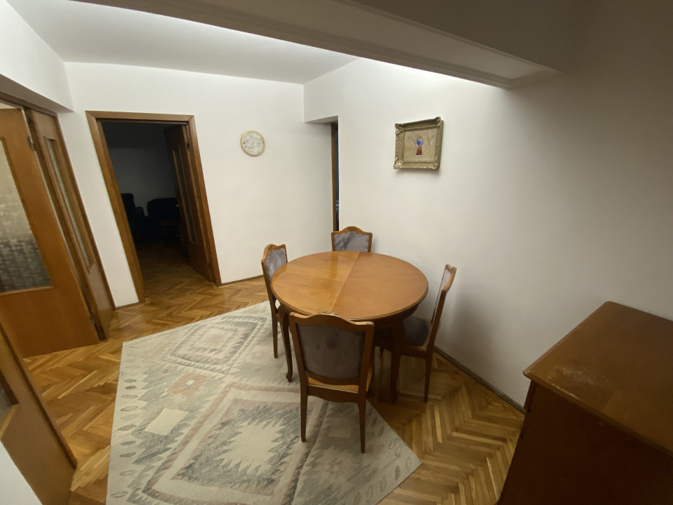 Apartament 3 camere decomandate, central