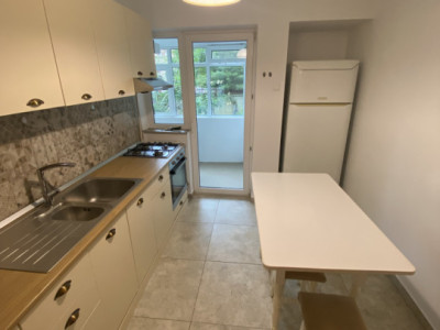 Apartament 3 camere decomandate, central