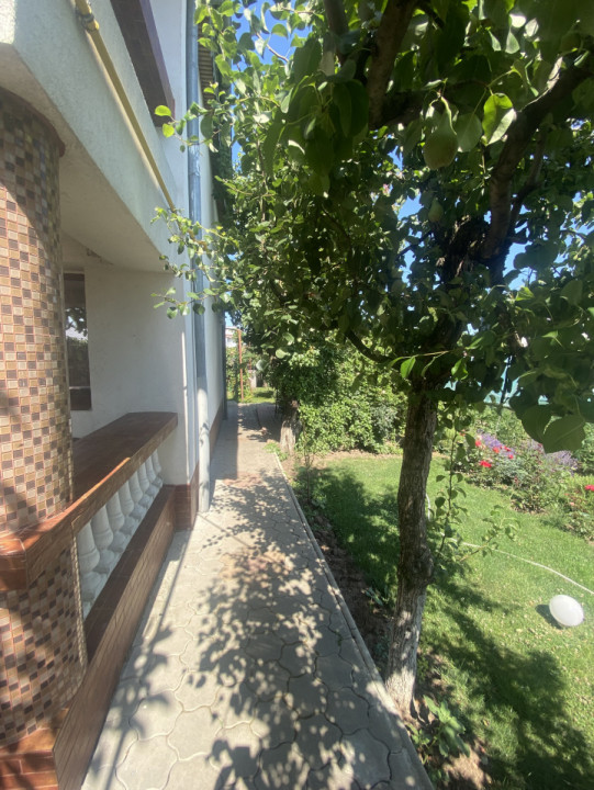Casă cu etaj, 4 camere, zona Narcisa