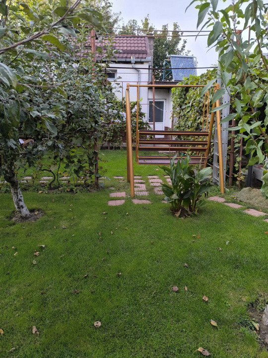 Casă cu etaj, 4 camere, zona Narcisa