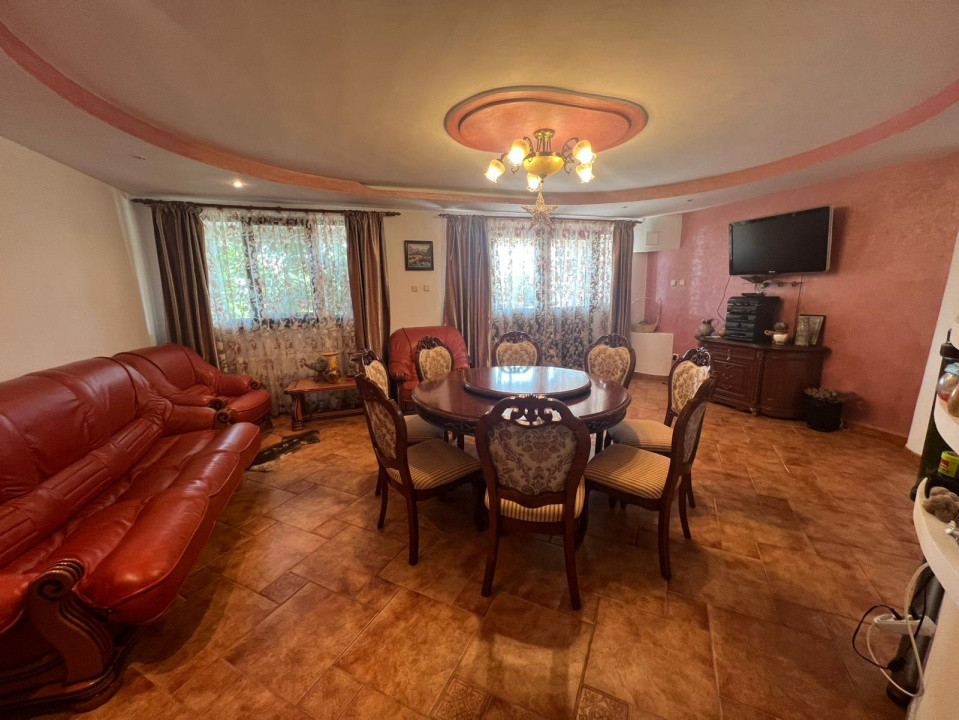 Casă cu etaj, 4 camere, zona Narcisa