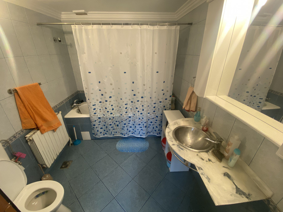 Casă cu etaj, 4 camere, zona Narcisa