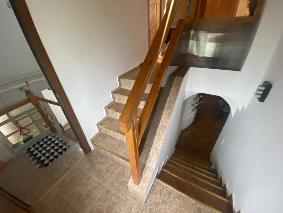 Casă cu etaj, 4 camere, zona Narcisa