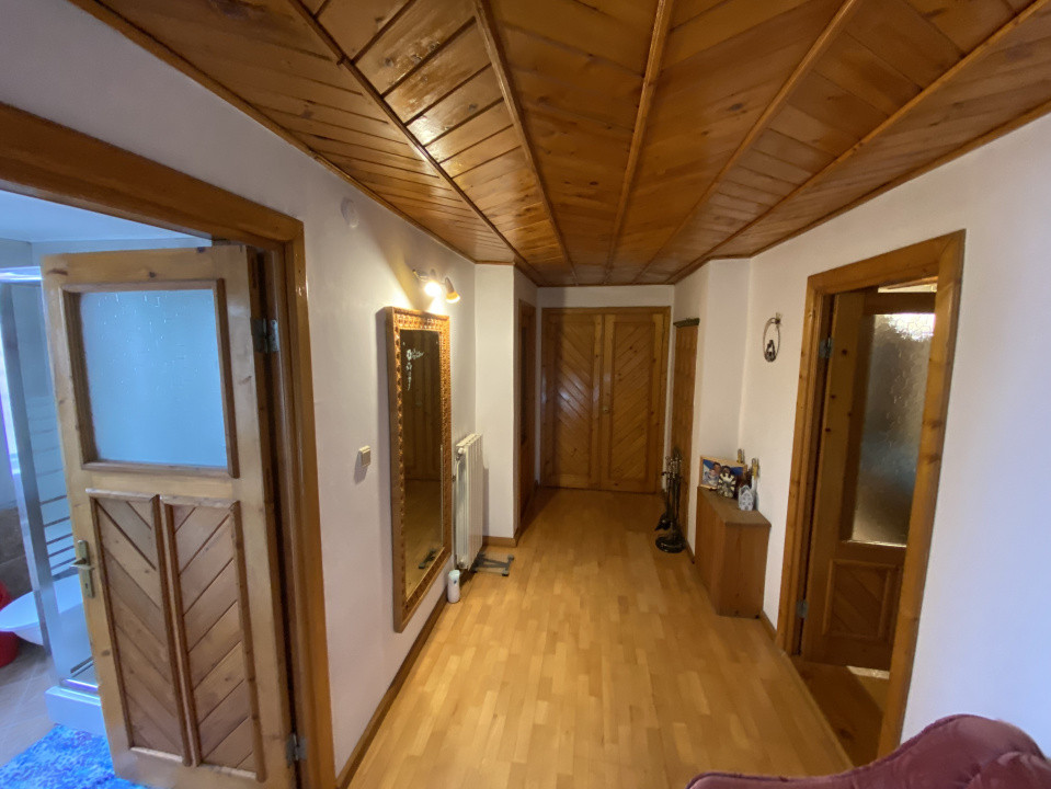 Casă cu etaj, 4 camere, zona Narcisa