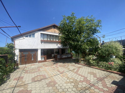 Casă cu etaj, 4 camere, zona Narcisa