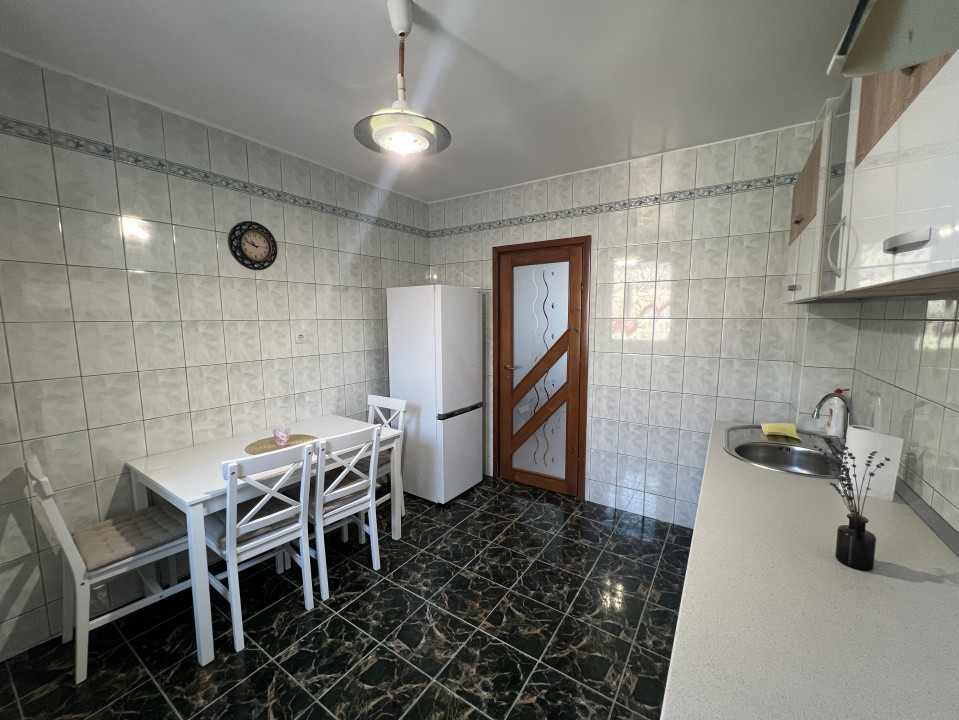 Apartament 3 camere, Central