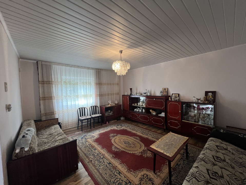 Casa cu gradina, teren 2200 mp, Saucesti