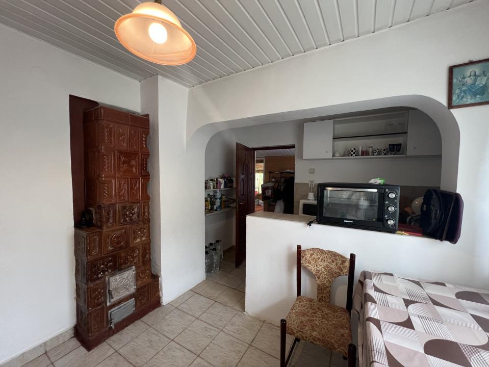 Casa cu gradina, teren 2200 mp, Saucesti