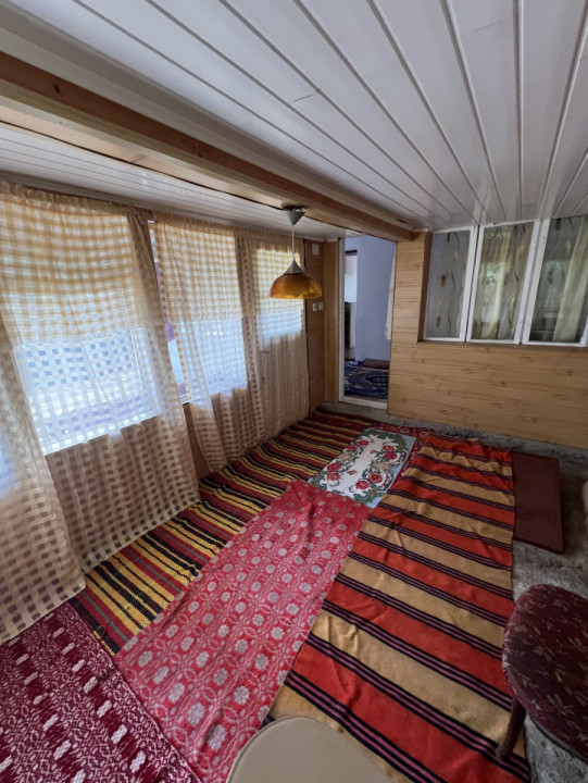 Casa cu gradina, teren 2200 mp, Saucesti