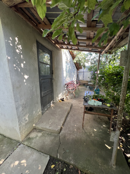 Casa cu gradina, teren 2200 mp, Saucesti