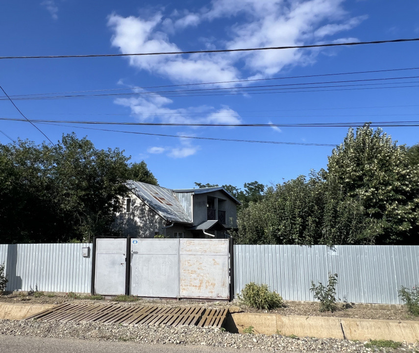 Casa cu gradina, teren 2200 mp, Saucesti