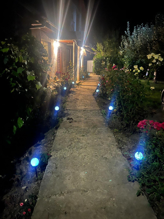 Casa cu gradina, teren 2200 mp, Saucesti