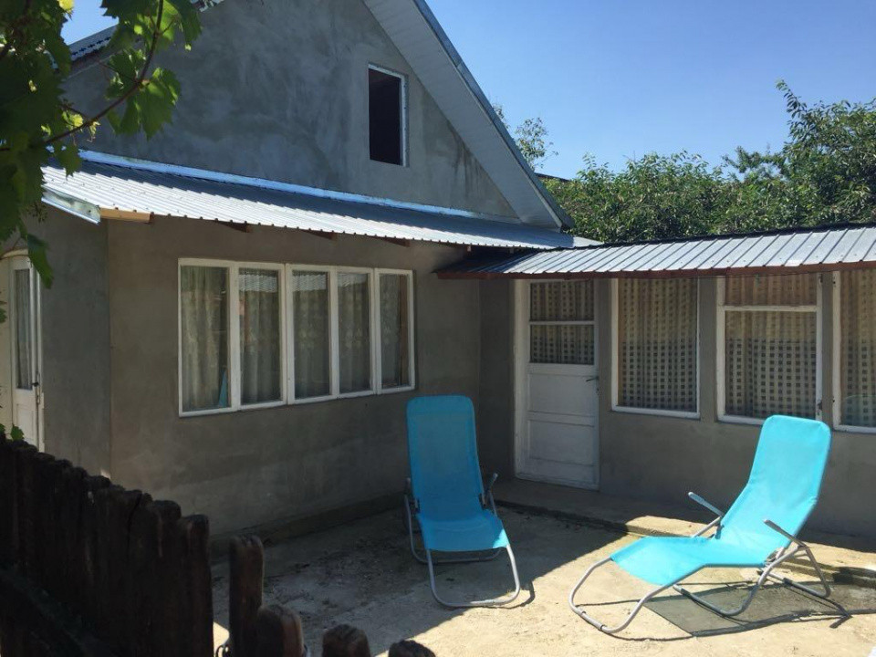 Casă cu 3 camere și teren de 2.200 m² în Șerbesti, locuință aproape de Bacău 