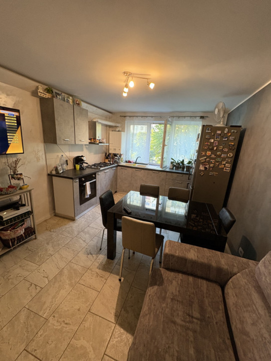 Apartament 4 camere de vânzare – mobilat complet, zona cornisa, Bacău