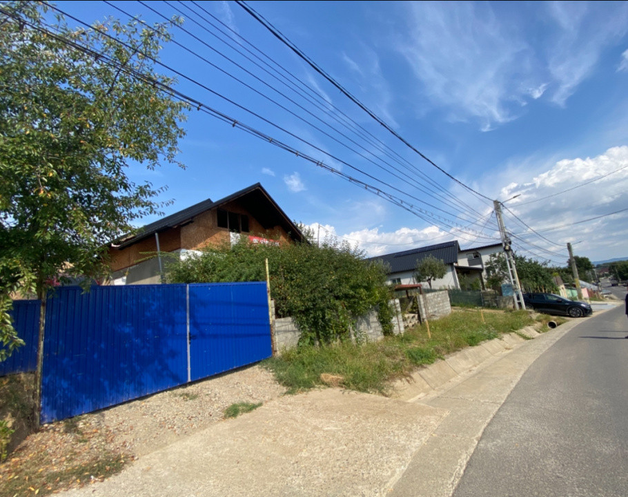 Teren intravilan + casă la roșu, Măgura