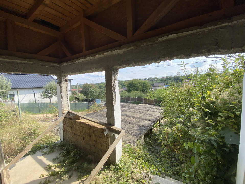 Teren intravilan + casă la roșu, Măgura