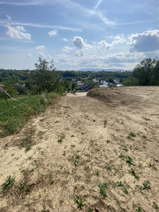 Teren intravilan + casă la roșu, Măgura