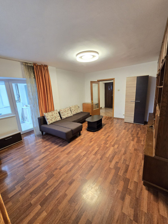 Apartament spatios zona 9 mai