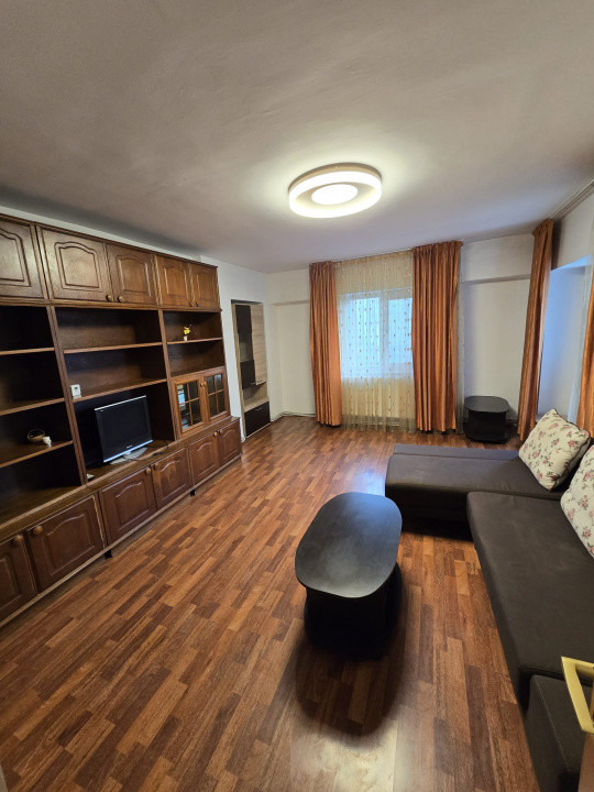 Apartament spatios zona 9 mai