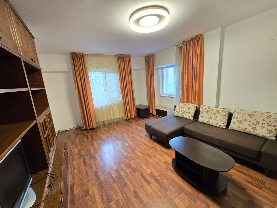 Apartament spatios zona 9 mai