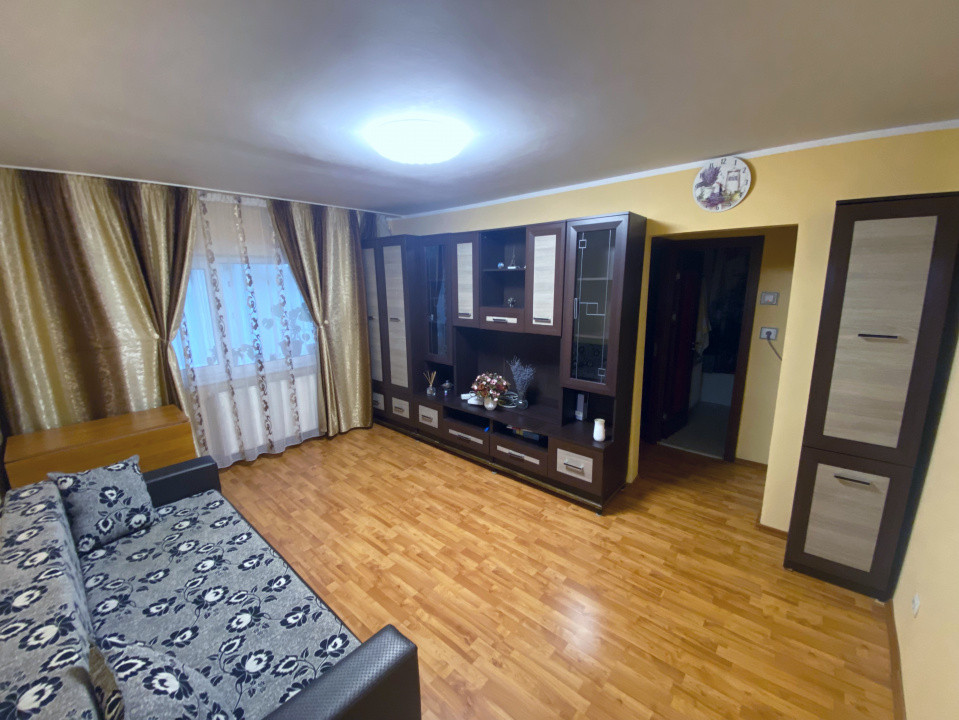 Apartament 2 camere, Ura