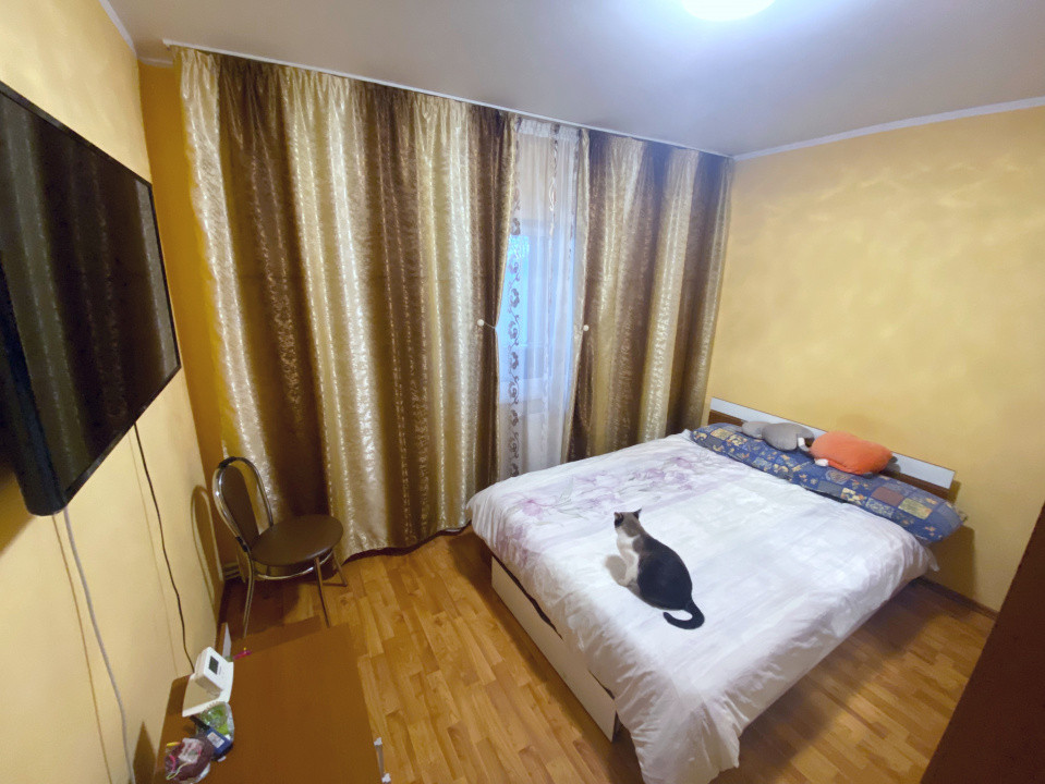 Apartament 2 camere, Ura