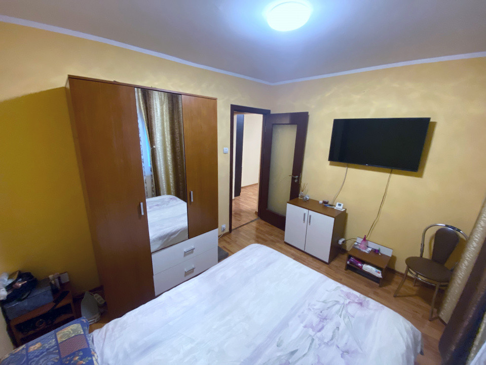 Apartament 2 camere, Ura