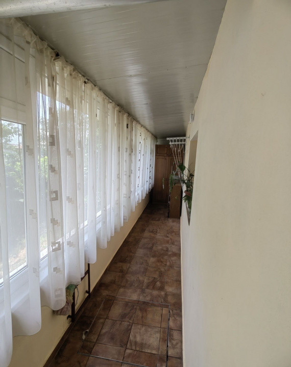 Apartament 2 camere, Ura