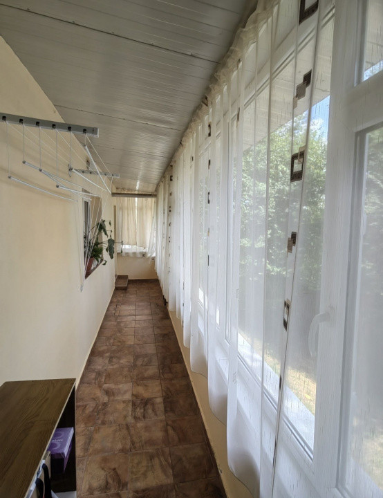 Apartament 2 camere, Ura