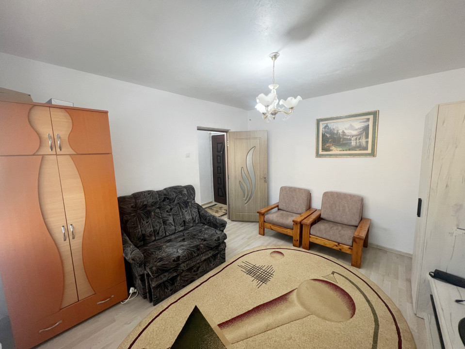 Garsonieră decomandată, Centru