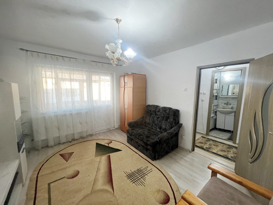 Garsonieră decomandată, Centru