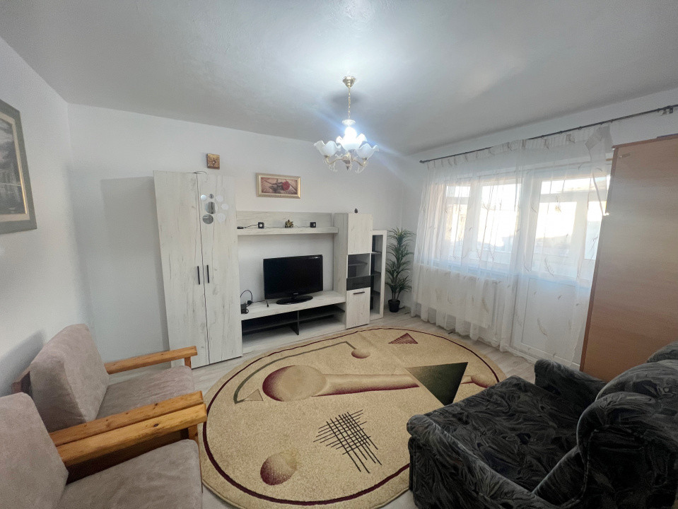 Garsonieră decomandată, Centru