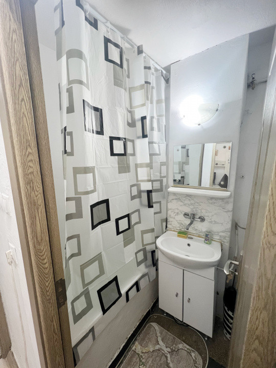 Garsonieră decomandată, Centru