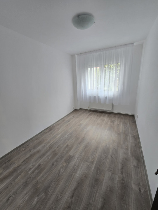 Apartament 3 camere  Piata Sud