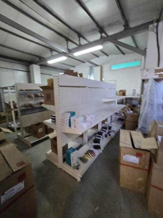 Birouri+ Hala zona Stefan cel Mare