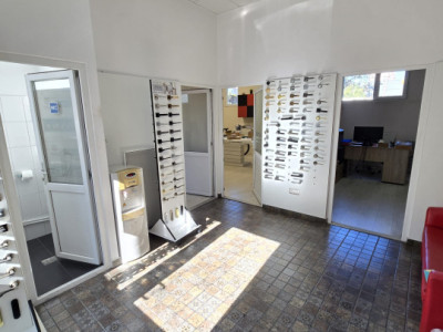 Birouri+ Hala zona Stefan cel Mare