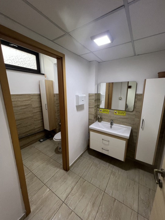 Spatiu de inchiriat - pretabil pentru masaj/manichiura - zona Cora